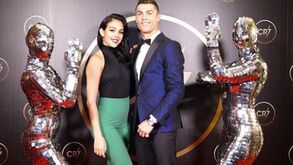 A namorada de Ronaldo tem um look cada vez mais sofisticado?