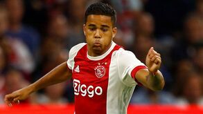 Filho de Kluivert revela finalmente o que Mourinho lhe disse na final da Liga Europa