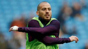 Guardiola não sabe quando voltará a contar com David Silva