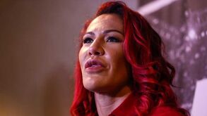 UFC: 2017 acabou com uma tareia de Cris Cyborg a Holly Holm