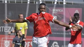 Benfica aproveita derrota do Sporting e lidera isoladamente