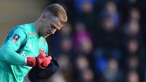 Joe Hart a apanhar bonés... no bom sentido