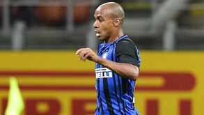 Assobiadela monumental para João Mário