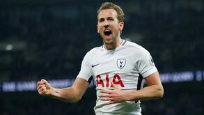 Tottenham goleia Everton em jogo histórico para Harry Kane