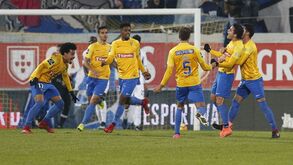 A crónica do Estoril-FC Porto, 1-0 (interrompido ao intervalo): Dragão a abanar