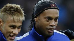 Neymar diz que Ronaldinho deixa legado difícil de bater