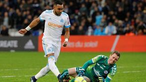 Finta de Payet foi tão incrível que o guarda-redes... se lesionou