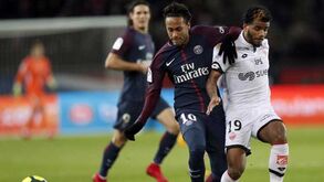 Póquer de Neymar numa goleada das antigas do Paris SG