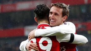 Arsenal goleia no regresso aos triunfos