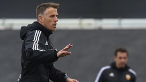 Phil Neville pede desculpa por comentários machistas