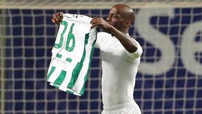 Edinho provocou a 'ira' leonina ao mostrar a sua camisola