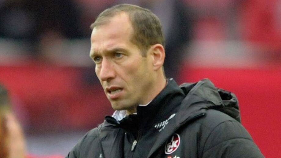 Treinador do Kaiserslautern terá sofrido ataque cardíaco no intervalo do jogo