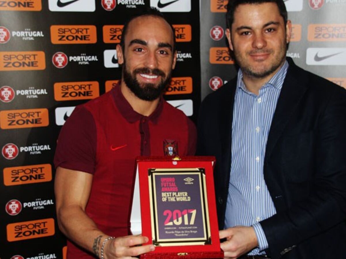 Ricardinho já recebeu o prémio de melhor jogador do Mundo -  Futsal - Jornal Record