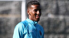 Hamdou Elhouni reforça o Aves