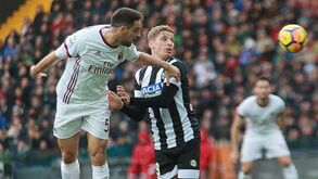 Milan travado em Udine em jogo com autogolo insólito