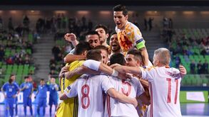 Espanha marca encontro com Portugal na final