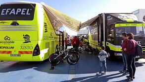 Um ciclista do World Tour paga uma equipa portuguesa