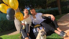 Namorada de Seferovic levou os balões e fez a festa