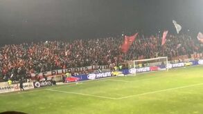 Ambiente infernal numa... mini-Luz no Estádio Capital do Móvel