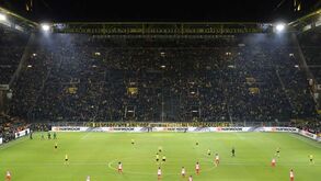 Bancada mais emblemática do B. Dortmund 'às moscas' em protesto contra futebol à 2.ª feira