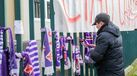 Jogadores da Fiorentina recordam Davide Astori em silêncio no estádio