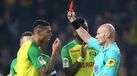 Insólito em França: Árbitro dá pontapé num jogador e a seguir... expulsa-o!