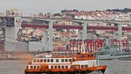 Barco da Transtejo que faz a travessia do rio Tejo