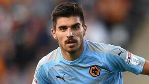 Mourinho pensa num português para o projeto do novo meio-campo do United