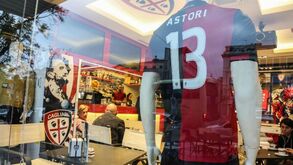Fiorentira e Cagliari retiram camisola de Astori