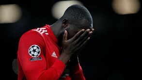 Lukaku acusa jogadores do Manchester United de se esconderem