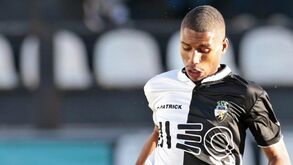 Avançado do Farense em estado grave após ter sido esfaqueado no pescoço