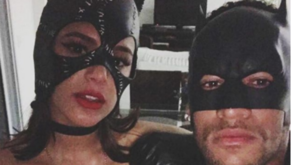 Bruna e Neymar em versão Batman