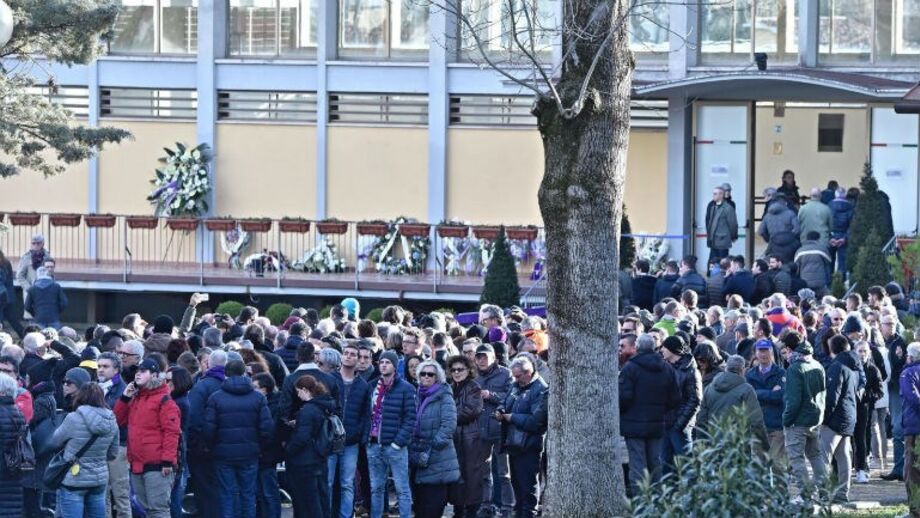 Equipa da Fiorentina e estrelas da Série A prestam última homenagem a Astori