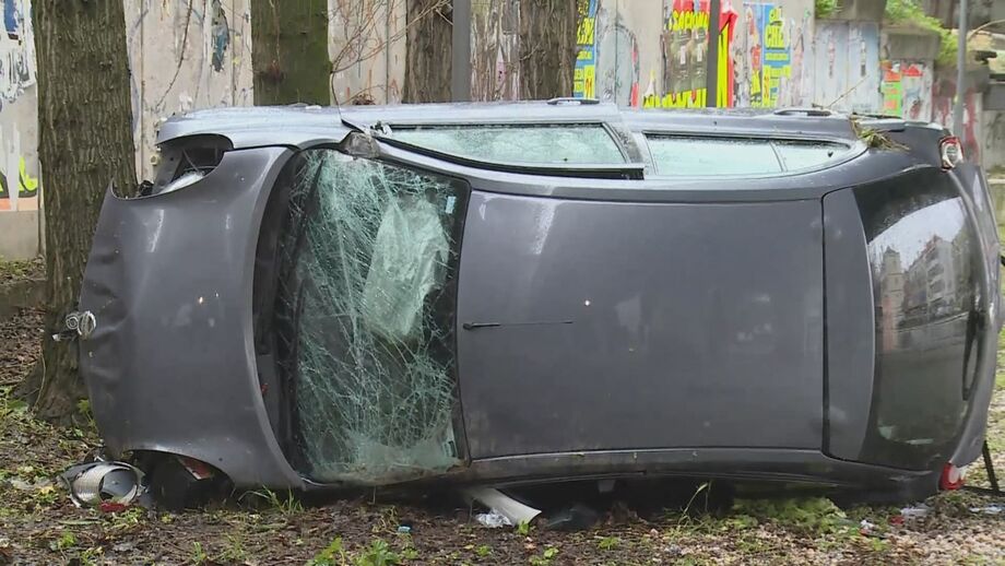 Automóvel caiu dez metros