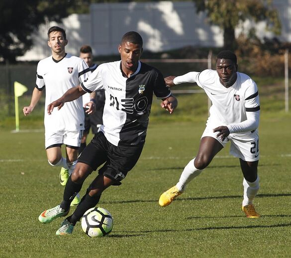 Tavinho, jogador do Farense