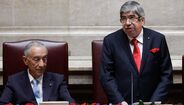 Sessão solene começa após entrada de Marcelo de cravo na mão