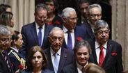Sessão solene começa após entrada de Marcelo de cravo na mão