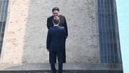 Kim Jong-un, presidente da Coreia do Norte e Moon Jae-in, da Coreia do Sul, saudaram-se emotivamente