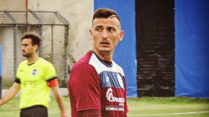 Jogador de futebol italiano torna-se estrela porno