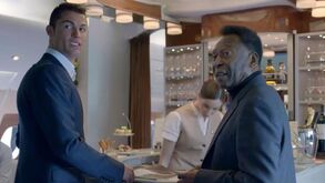 Pelé 'reclama direitos' da bicicleta de Ronaldo: «Onde é que ele aprendeu aquilo...»