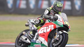 MotoGP: Crutchlow vence no meio da loucura de Marc Márquez