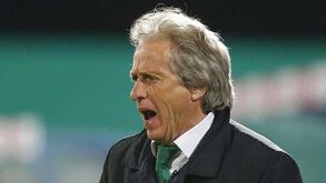 Jorge Jesus muito duro com o quarto árbitro
