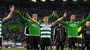 Arrepiante: jogadores e adeptos do Sporting fazem a festa em Alvalade