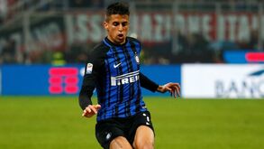 Inter faz esforço por João Cancelo