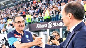 Treinador do Nápoles insulta adeptos da Juve com gesto polémico