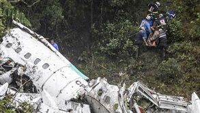Avião da Chapecoense indicou falta de combustível 40 minutos antes da queda