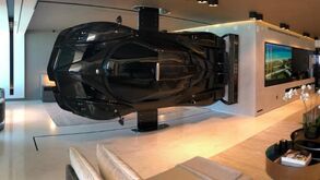 Milionário pendurou Pagani de 2,5 milhões na sala de estar