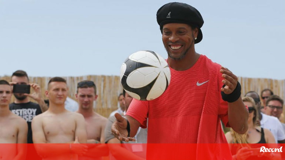 Ronaldinho Gaúcho vai casar com as duas namoradas