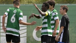 Sporting vence em Coimbra e segue colado ao Benfica
