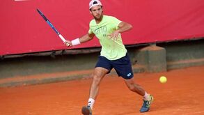 João Sousa quebra malapata e vence um encontro no Millennium Estoril Open pela 1.ª vez